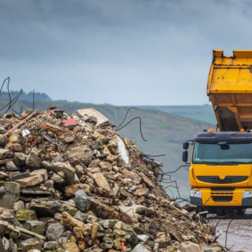 Najczęstsze błędy przy wynoszeniu gruzu — jak ich uniknąć?