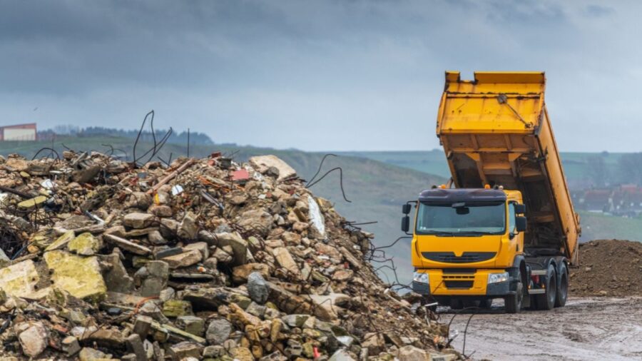 Najczęstsze błędy przy wynoszeniu gruzu — jak ich uniknąć?