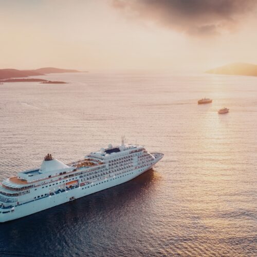 Rejs wycieczkowy latem i zimą – jak wybrać trasę dopasowaną do pogody?